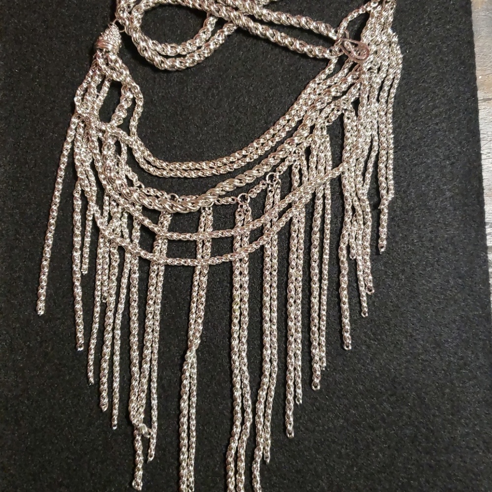 Kendra Scott necklace
